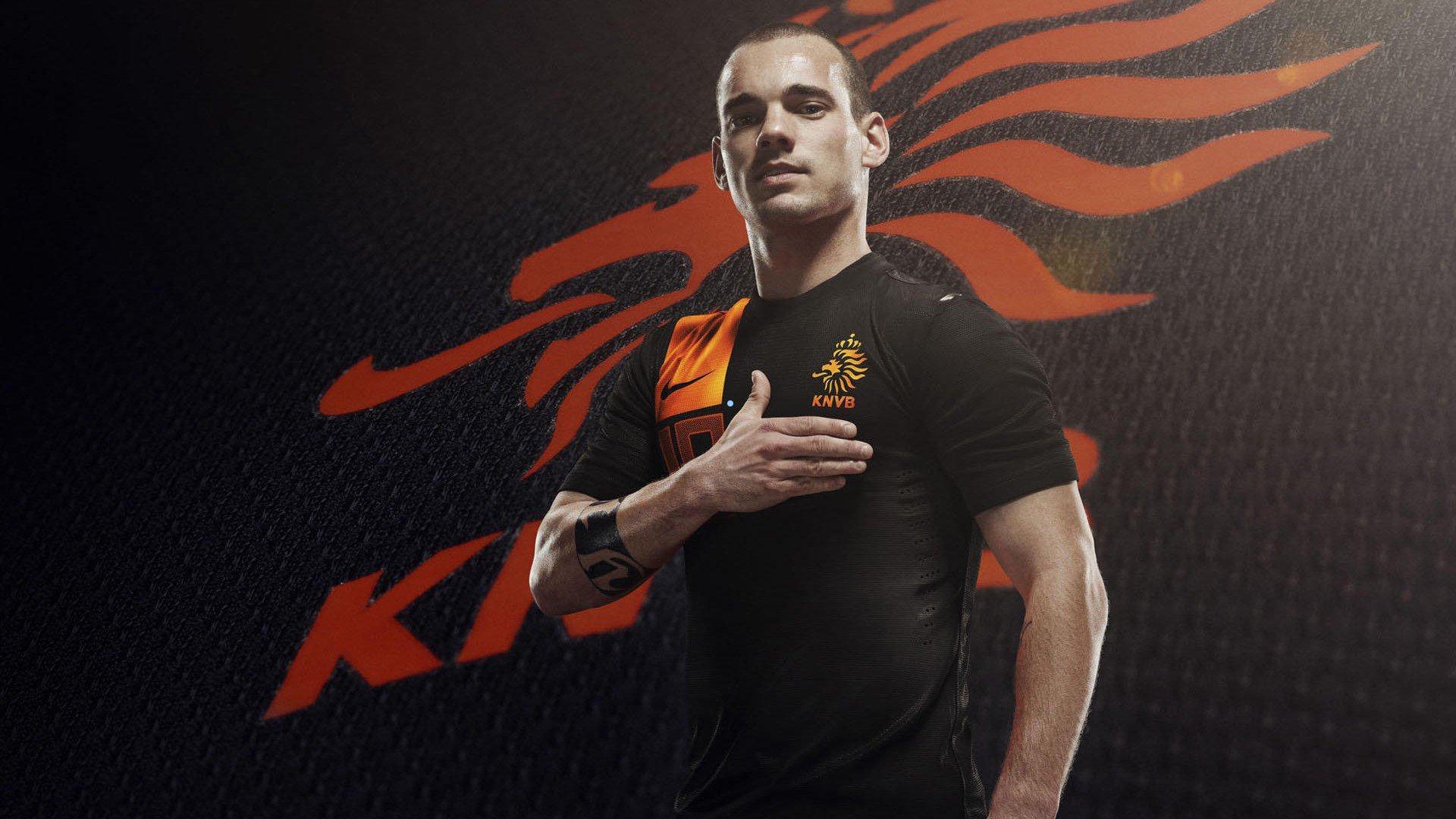 博涅克专访，莱万与格利克性格迥异，赛场携手铸就波兰铁血魂