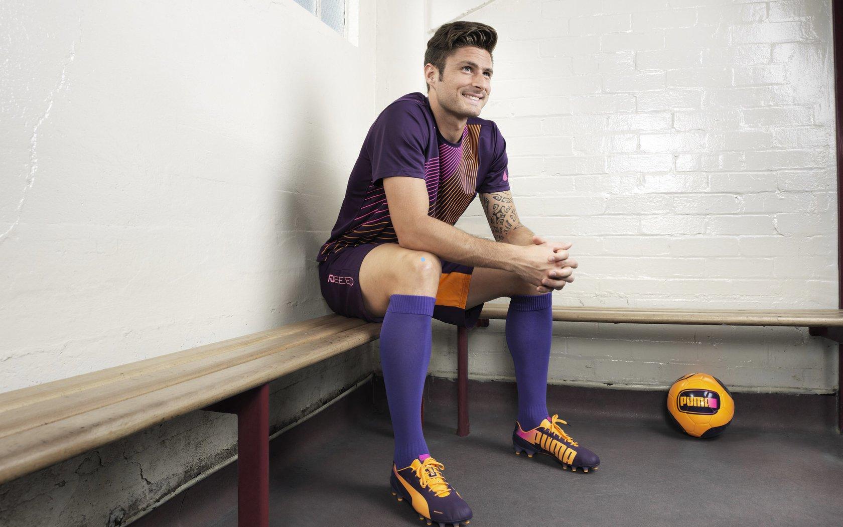 坎塞洛终披红蓝战袍，巴萨官方再次宣布加盟，悬念尘埃落定