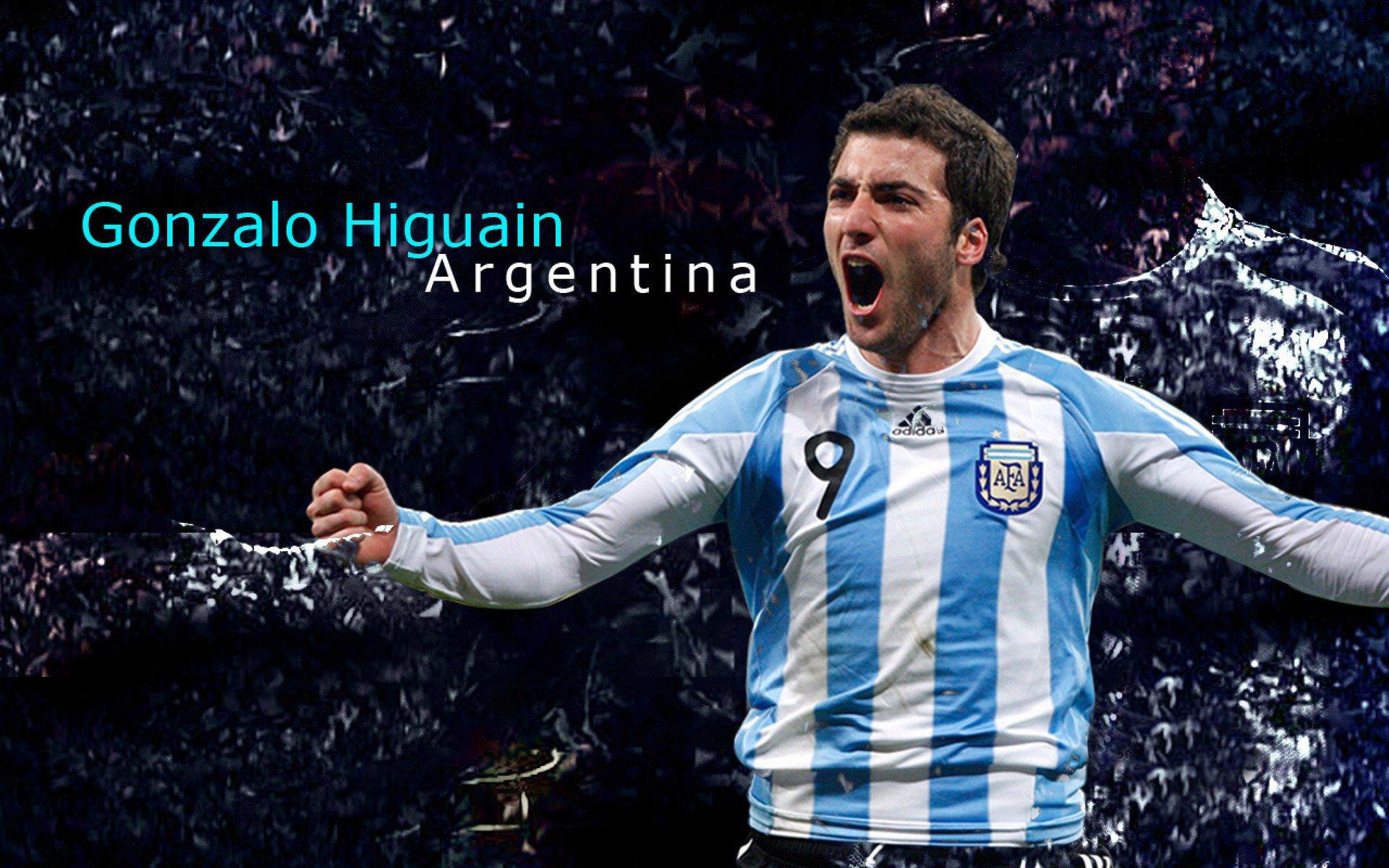 蓝白风暴中的靓丽风景，阿根廷女球迷为梅西倾倒